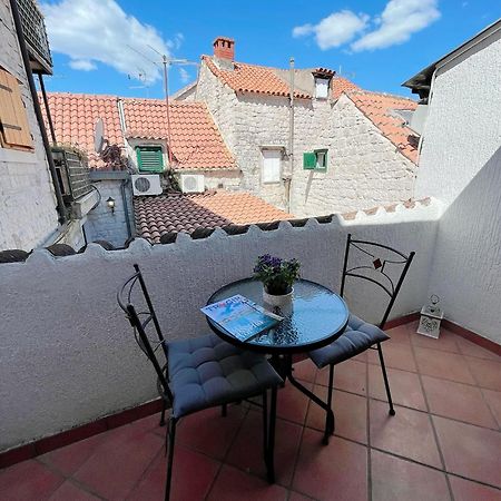 House Ivancic-Free Parking Trogir Rom bilde