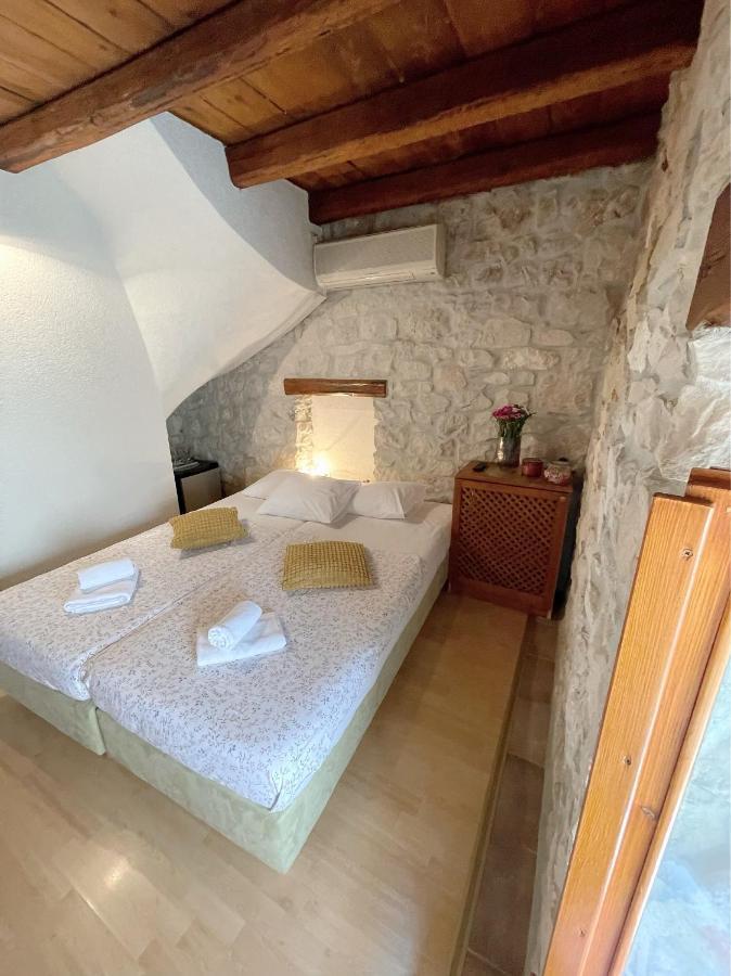 House Ivancic-Free Parking Trogir Eksteriør bilde