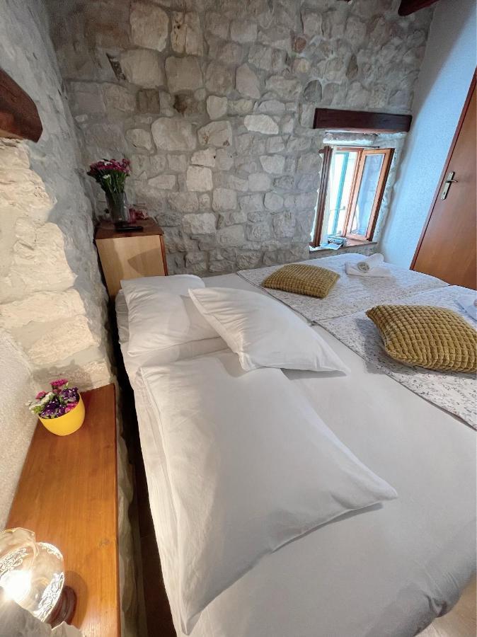 House Ivancic-Free Parking Trogir Eksteriør bilde