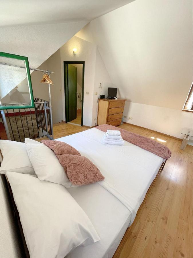 House Ivancic-Free Parking Trogir Eksteriør bilde