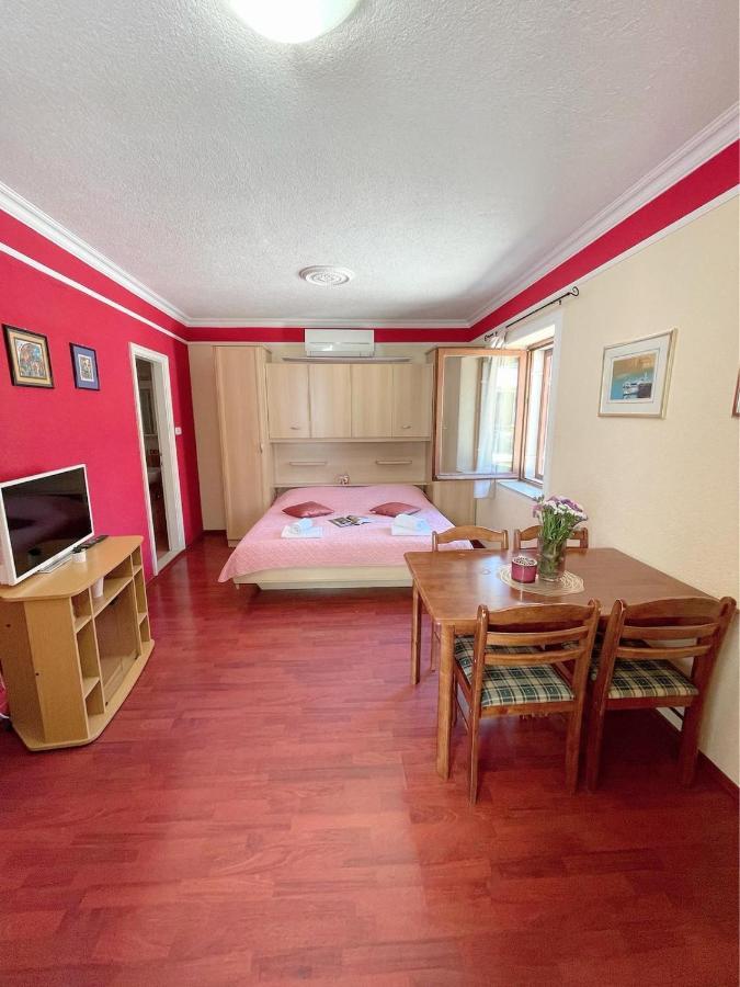 House Ivancic-Free Parking Trogir Rom bilde